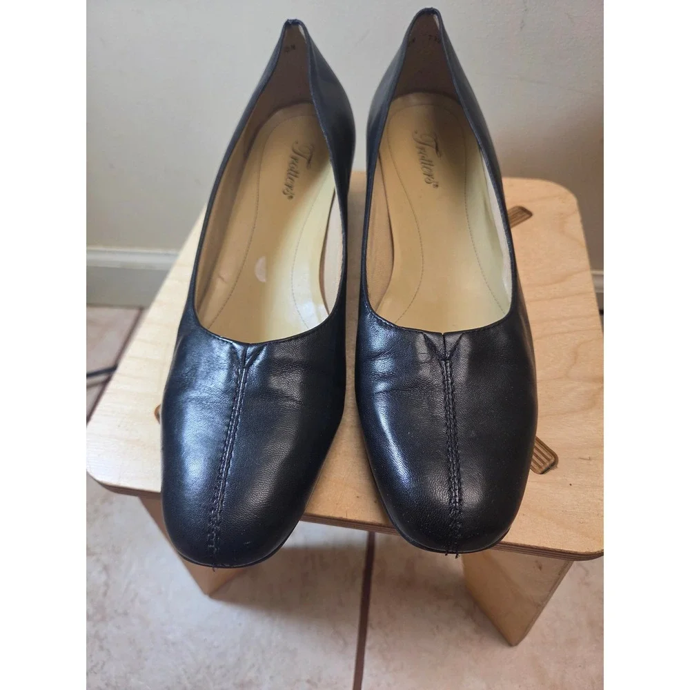 Trotters‎  Black Leather Low Wedge Heel Pumps Almond Toe Size 10 N